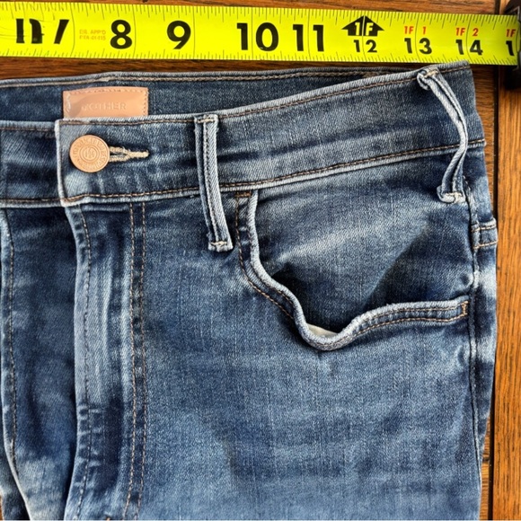 MOTHER DENIM Hustler Ankle Fray in Healing Jar (29) - Picture 10 of 16